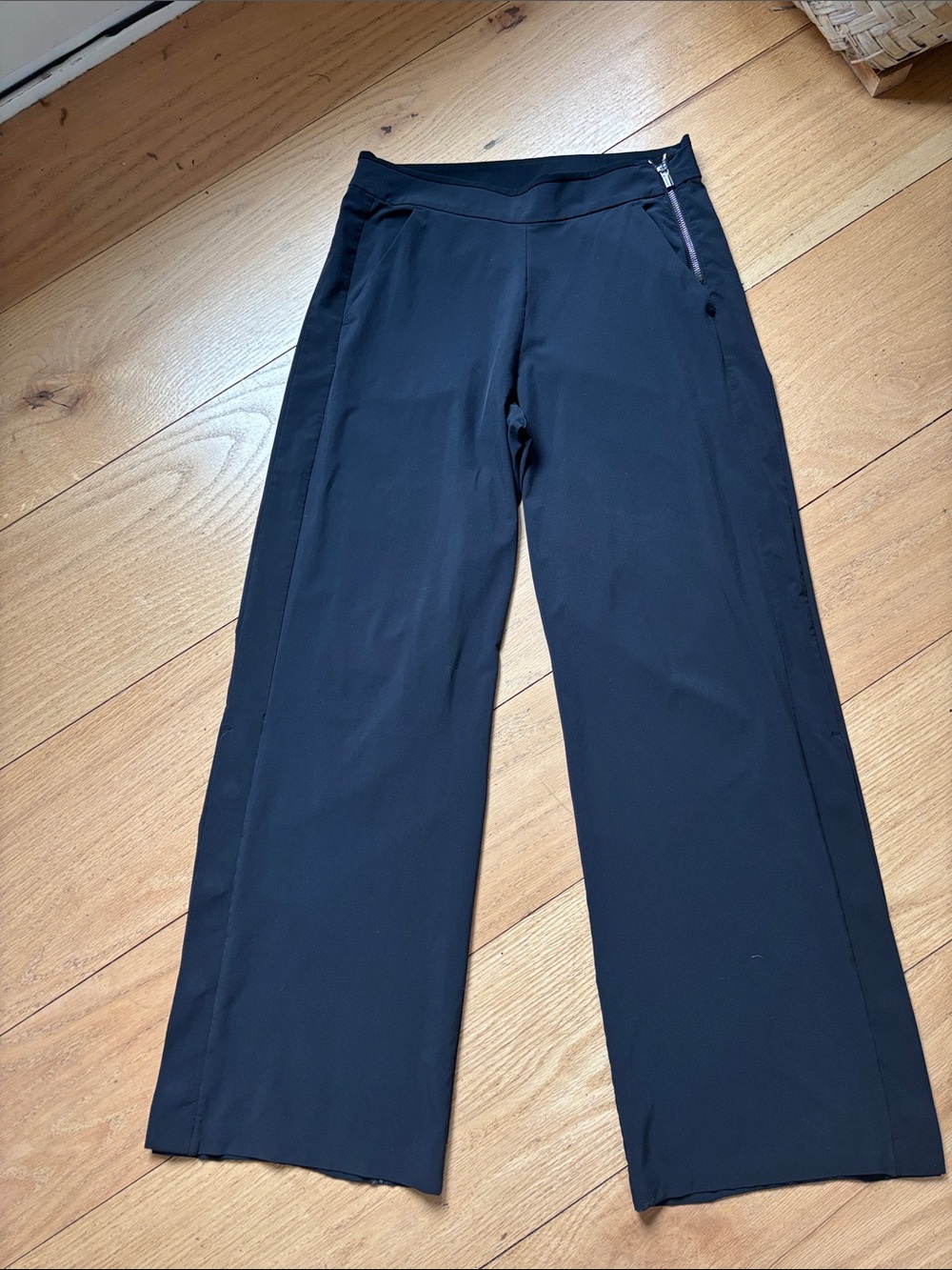 Athleta Wide Leg Pull On Travel Pant Size 2 Black